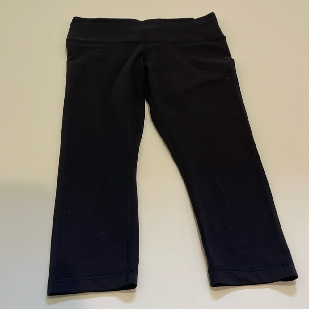 Lululemon Black Cropped 20” Inseam Leggings
